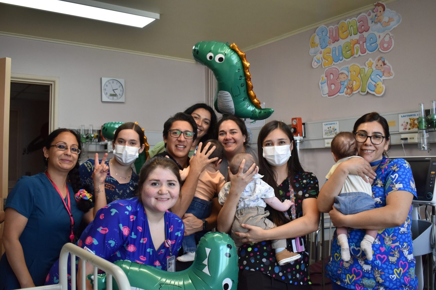 Compromiso y vocación: Servicio de Pediatría logra exitoso alta médica y social de tres lactantes